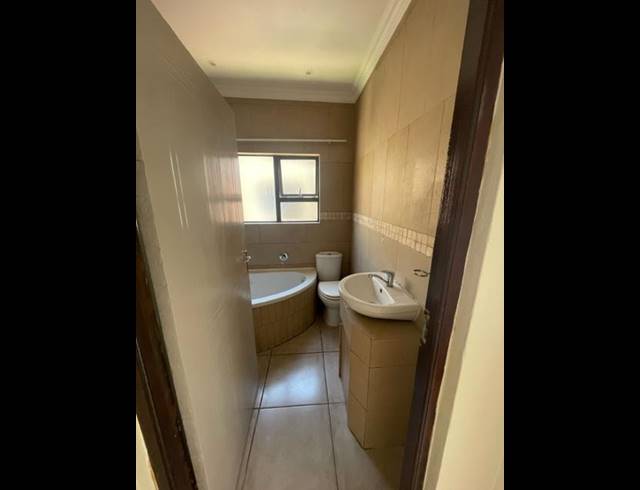 2 BEDROOM PROPERTY TO RENT IN WILROPARK